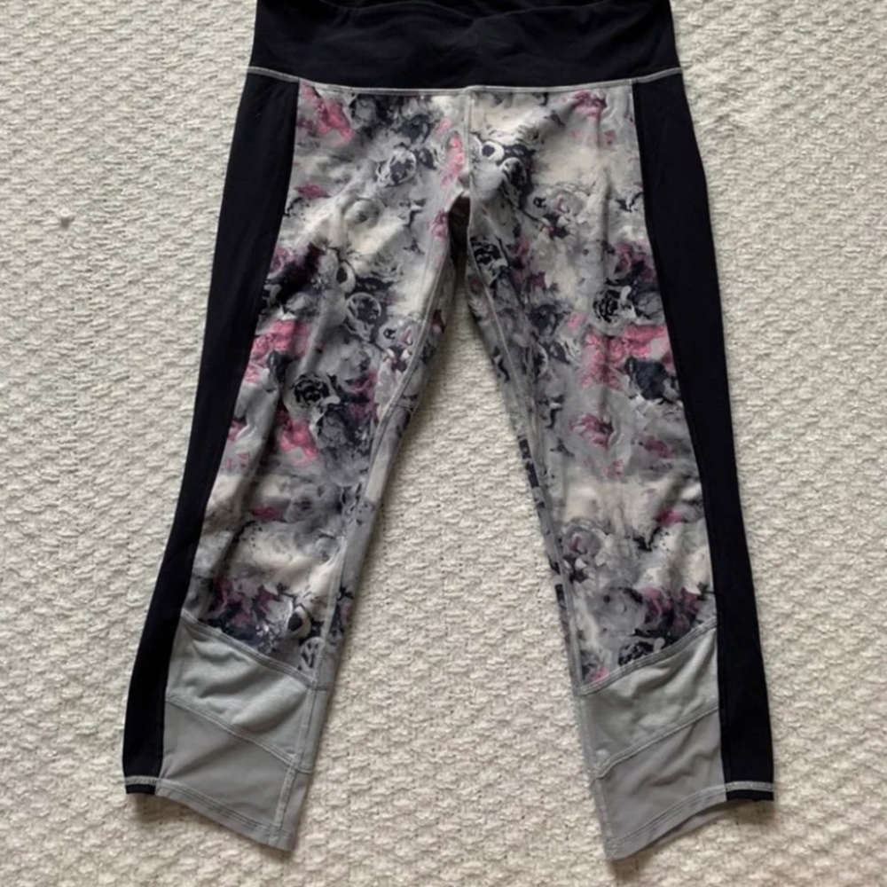 Lululemon Navy and Grey 3/4 Leggings Size 10 Like New